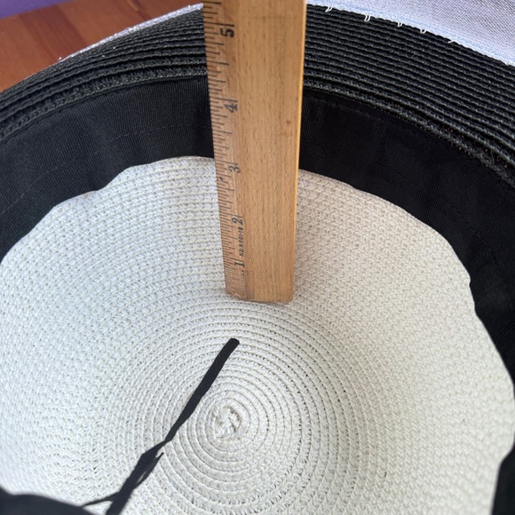 Fancy hat - Picture 4 of 13